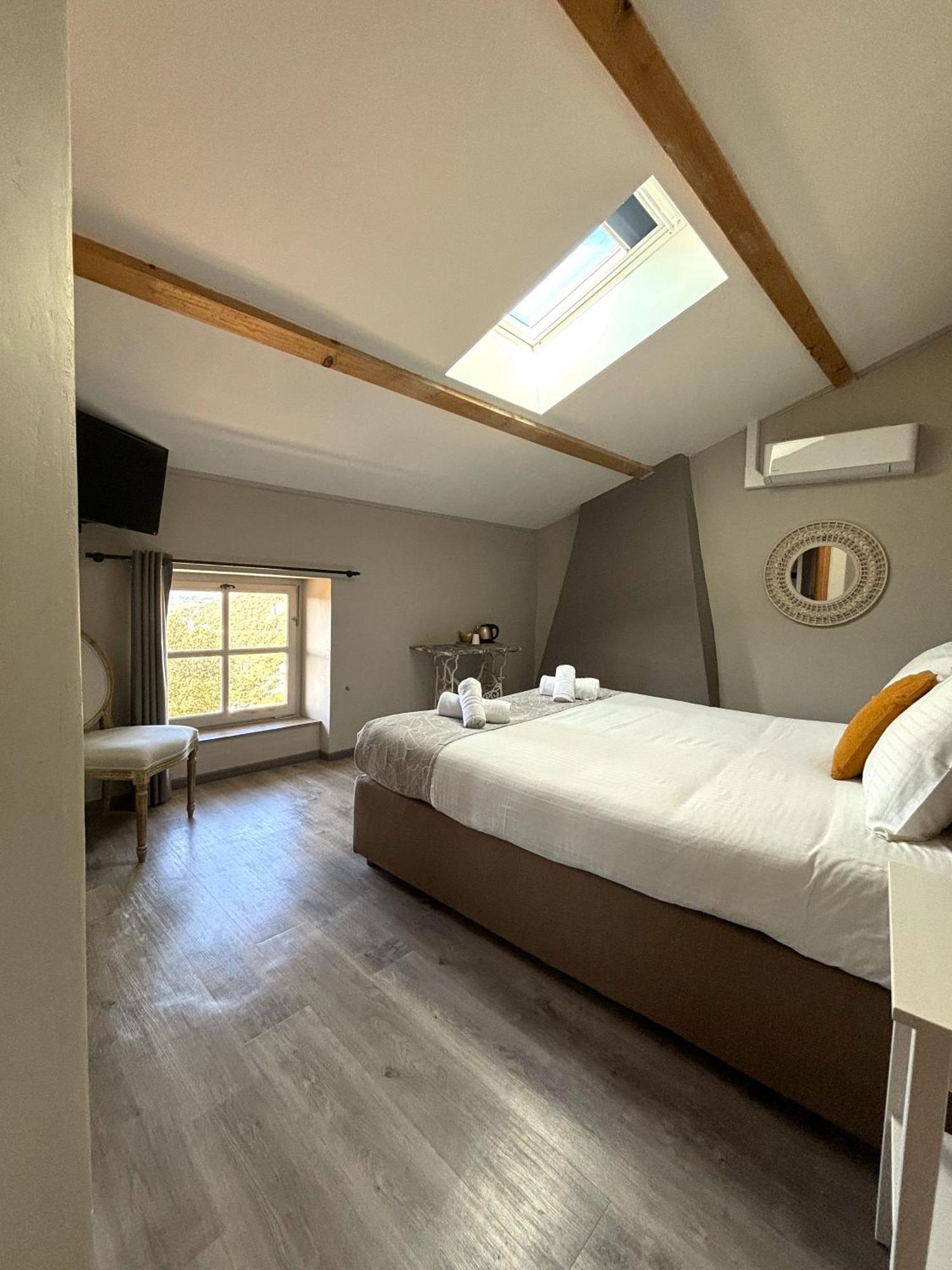 Hotel Restaurant Clos Des Sullys Montclus  Luaran gambar